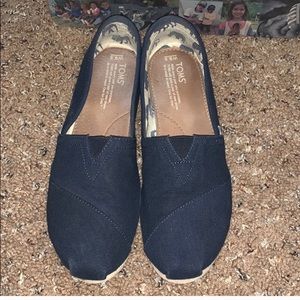 Toms navy classic canvas shoe